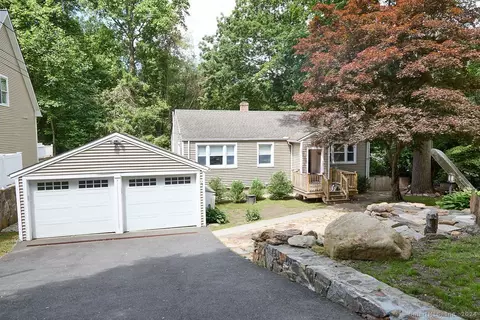 18 Southgate Rd, Trumbull, CT 06611