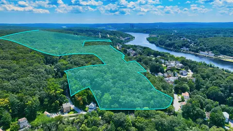 76 Spruce St, Norwich, CT 06360