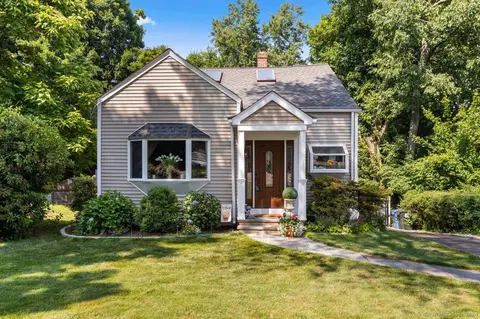 501 Church Hill Rd, Trumbull, CT 06611