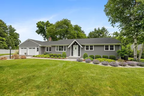2 Raspberry Ln, Ellington, CT 06029
