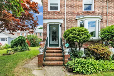 51 Carver St, Bridgeport, CT 06610