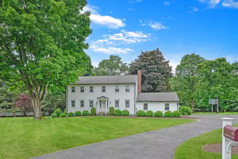 120 High Point Ln, Fairfield, CT 06824