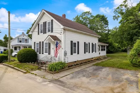 17 Palmer Ct, Plainfield, CT 06374