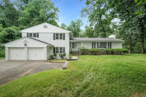 194 Sasco River Ln, Fairfield, CT 06890