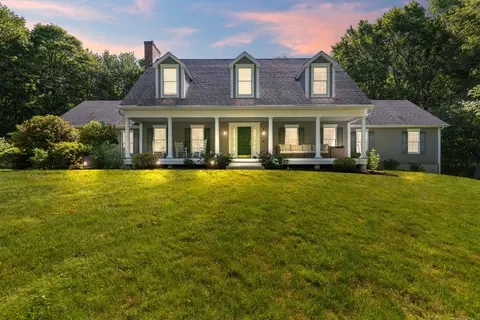 14 Spinnaker Rd, Waterford, CT 06385
