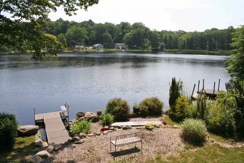 50 Shore Dr, Higganum, CT 06441