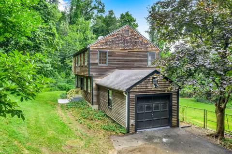 15 Joan Dr, Newtown, CT 06470