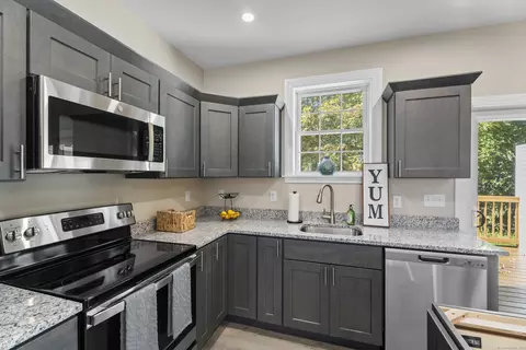 203 Cornerstone Village On Winding Hollow Rd, Groton, CT 06340
