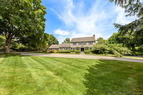 600 Merwins Ln, Fairfield, CT 06824