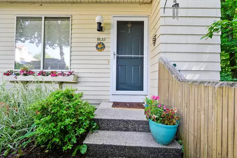 166 Old Brookfield Rd #33-4, Danbury, CT 06811