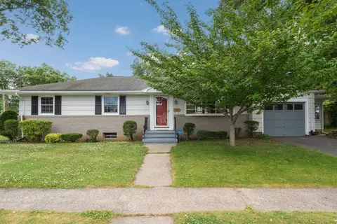 31 Dessa Dr, Hamden, CT 06517