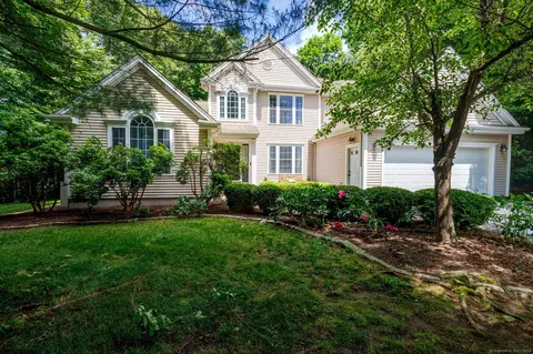 6 Spruce St, Ledyard, CT 06339