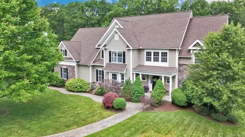 14 Crown Pt, Canton, CT 06019