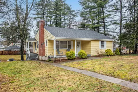 89 E Weatogue St, Simsbury, CT 06070