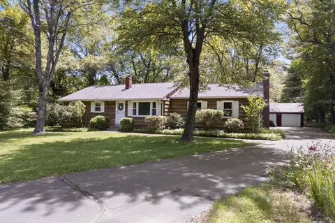 17 Boston Post Rd, Old Lyme, CT 06371