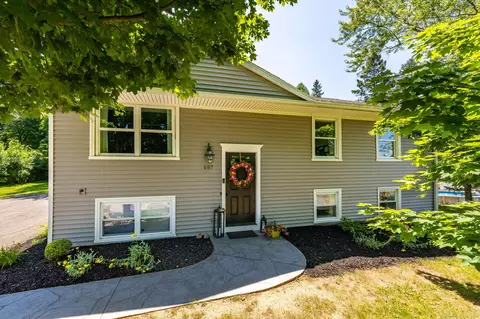 187 Oak Ridge Dr, Middletown, CT 06457