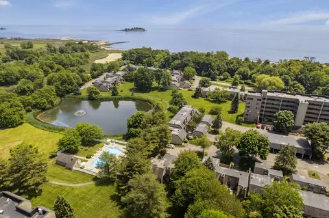 85 Viscount Dr #10J, Milford, CT 06460