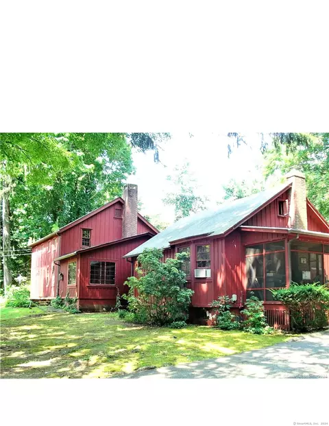 225 Strobel Rd, Trumbull, CT 06611