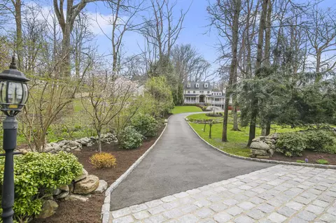 12 Meeker Rd, Westport, CT 06880