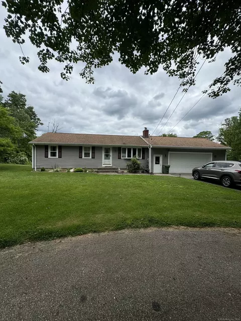 40 Midwood Farm Rd, East Hampton, CT 06424
