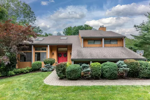 39 Columbia Dr, New Fairfield, CT 06812