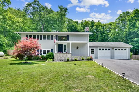 65 Birch Hill Rd, Newtown, CT 06470