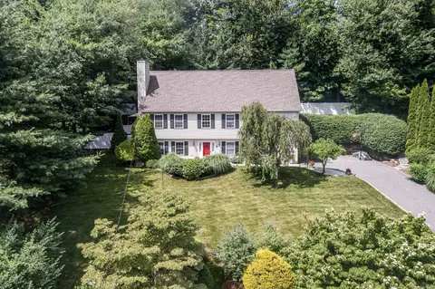 25 N Lake Shore Dr, Brookfield, CT 06804