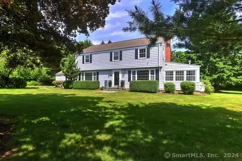 3 Wedgewood Dr, Woodbridge, CT 06525