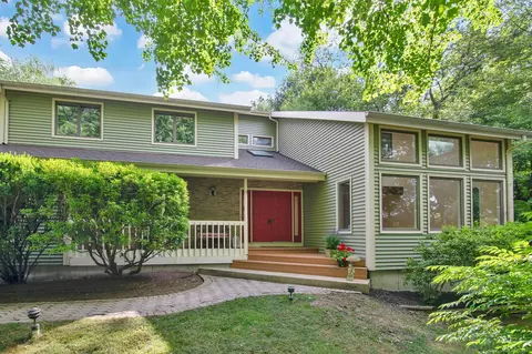 44 Huntingridge Dr, Glastonbury, CT 06073