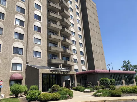 111 Dekoven Dr #206, Middletown, CT 06457