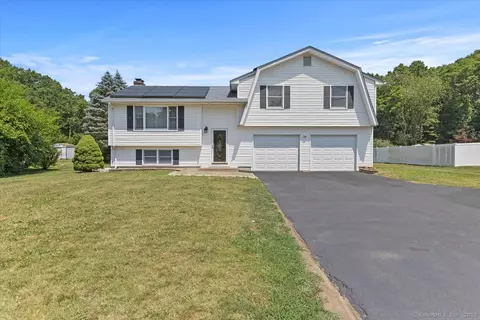 67 High St, Windsor, CT 06095