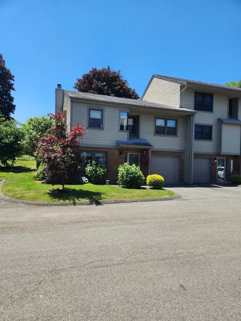 31 Metacomet Dr #31, Meriden, CT 06450