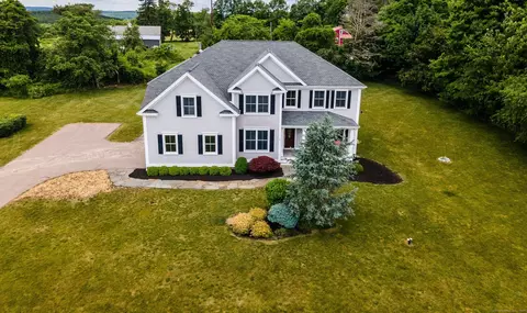 1 Farm View Dr, Norwich, CT 06360