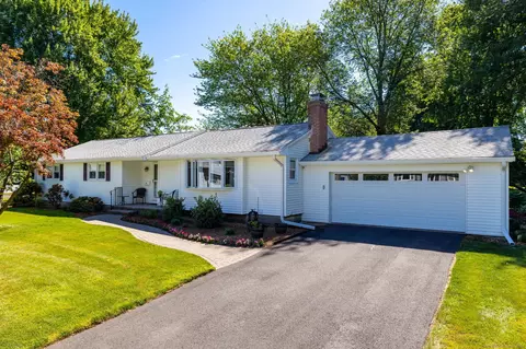 32 Pocahontas Dr, West Hartford, CT 06117
