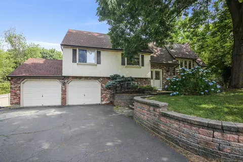 517 Hart St, Southington, CT 06489