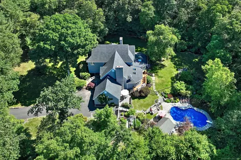 1 Davis Rd, Woodbridge, CT 06525