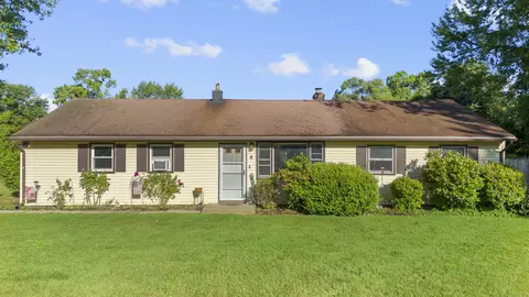 8 Weymouth Dr, Enfield, CT 06082