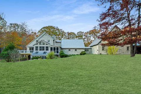 637 Pendleton Hill Rd, North Stonington, CT 06359