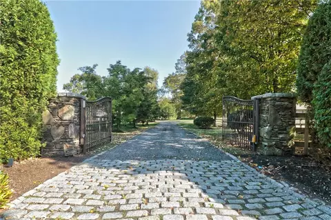 80 Litchfield Tpke, Bethany, CT 06524