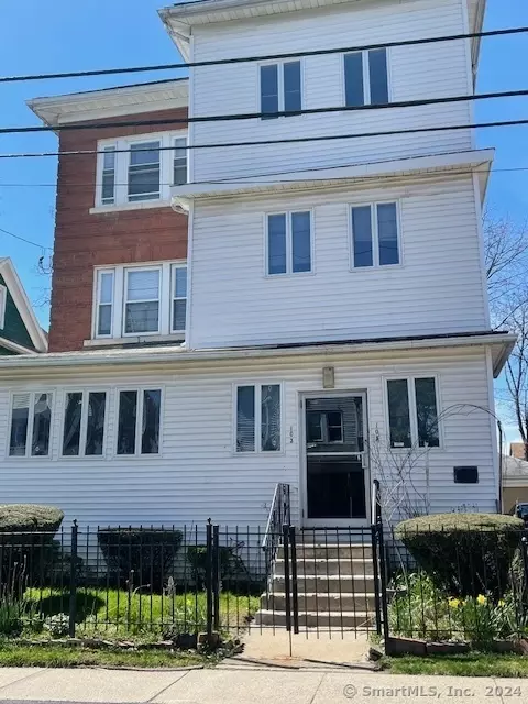 103-105 Kent St, Hartford, CT 06112