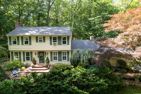 108 Highwoods Dr, Guilford, CT 06437