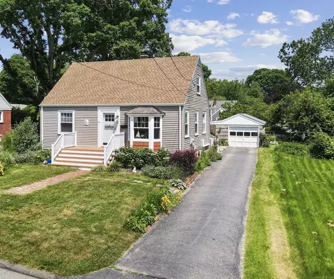58 Country Club Rd, Groton, CT 06340