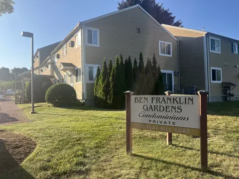 135 Flax Hill Rd #25, Norwalk, CT 06854