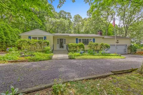 6 Jefferson Dr, East Lyme, CT 06333