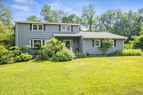 19 Lionel Dr, Simsbury, CT 06070