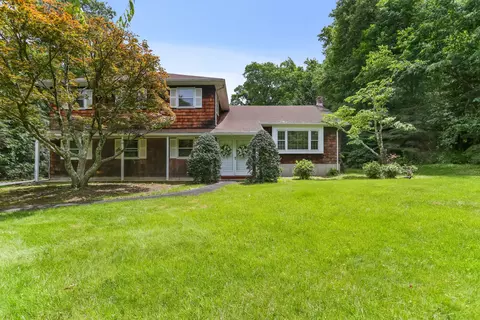 74 Bobbys Ct, Ridgefield, CT 06877