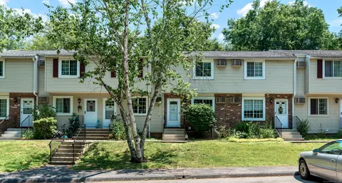 92 Cynthia Ln #E4, Middletown, CT 06457