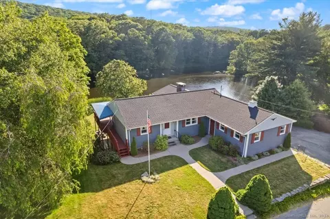 51 Kitemaug Rd, Montville, CT 06382