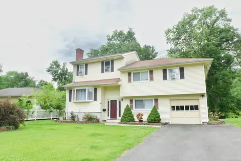 5 Edgebrook Dr, West Hartford, CT 06117