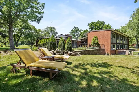 11 Riverview Pl, Cromwell, CT 06416